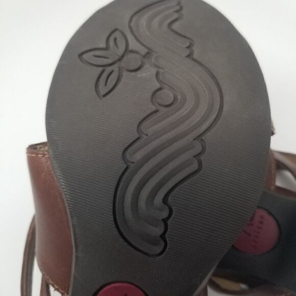 CLARKS Artisan Collection Heeled Sandal Brown size 7M. Leather upper. - Picture 14 of 16